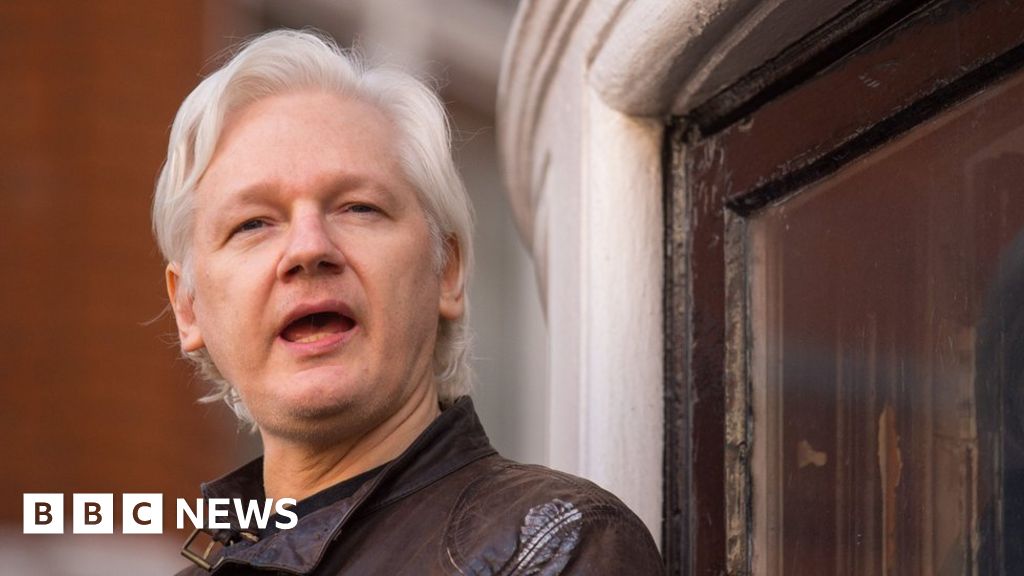 Julian Assange: Wikileaks co-founder to take legal action against Ecuador
