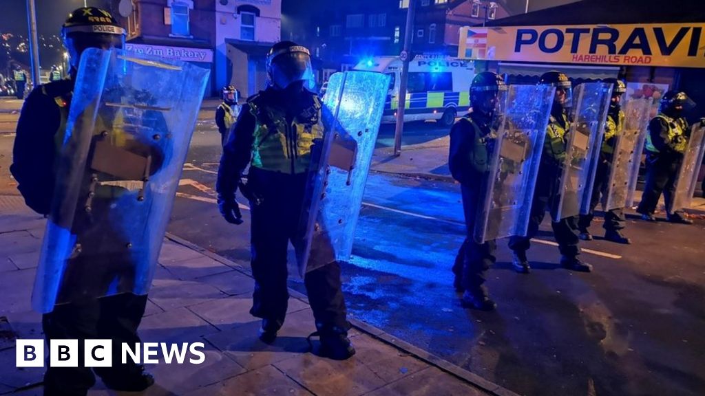 Bonfire Night Riot police injured during Leeds disorder BBC News