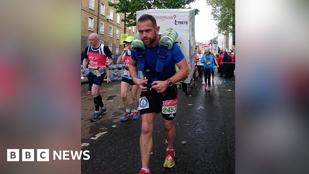 London Marathon Guinness World Record for tumble dryer runner BBC News