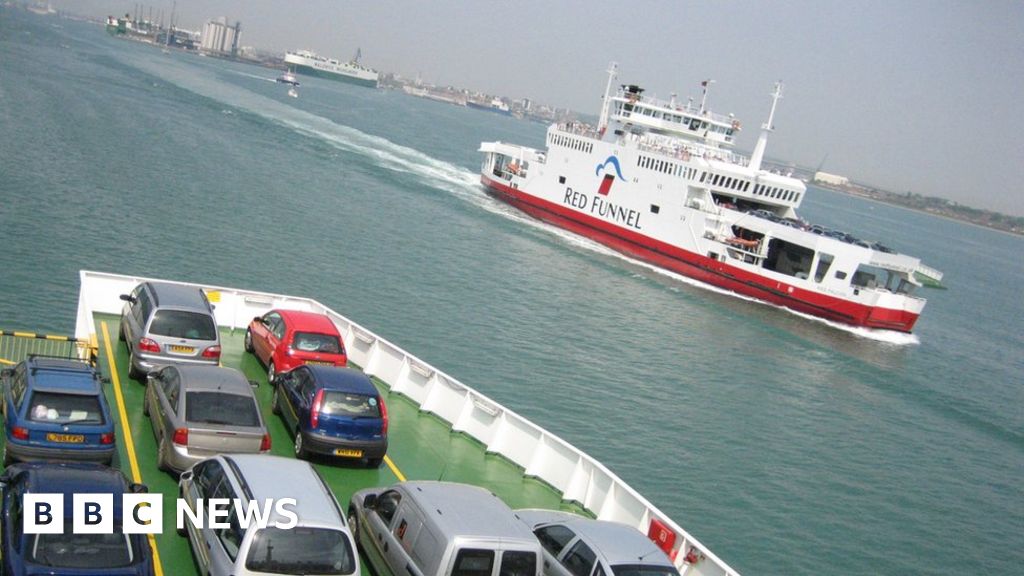 Breakdown leads to Red Funnel ferry delays BBC News