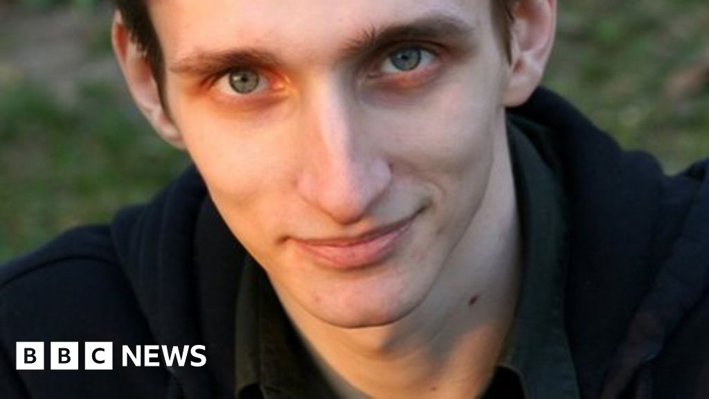 How I Caught My Online Scammer And Facebooked His Mum Bbc News