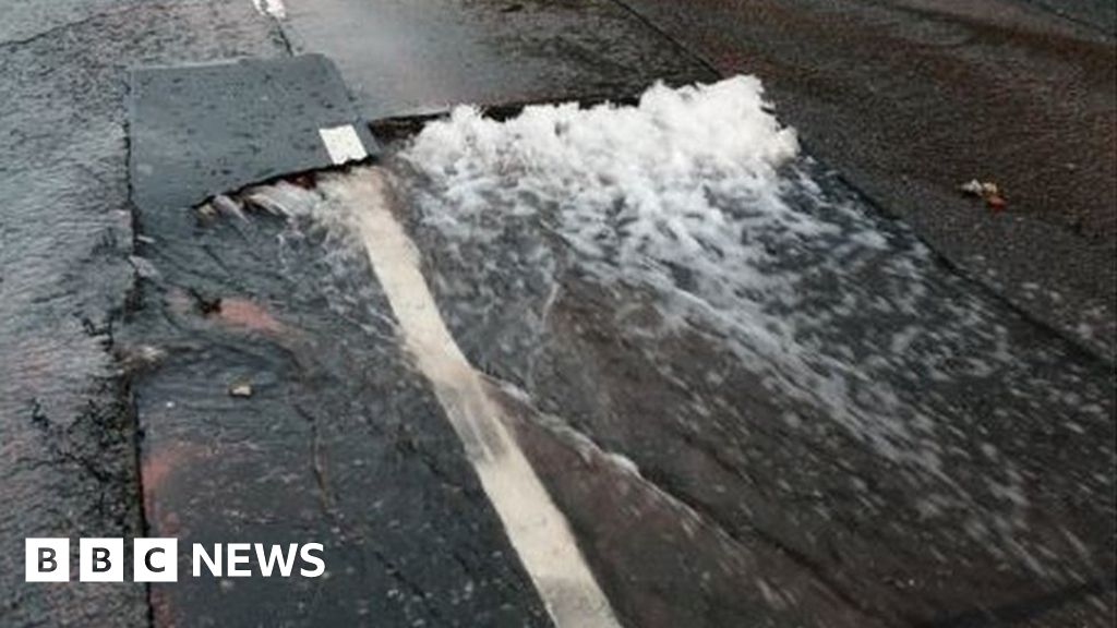 burst-water-main-closes-kidderminster-town-centre-road