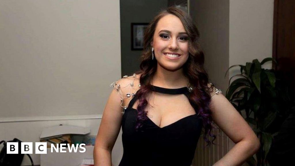 New Zealand volcano: Search resumes for two remaining bodies