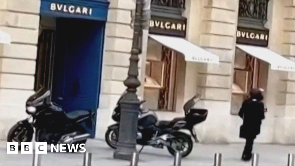 Armed heist at Paris luxury jewellery store in daylight