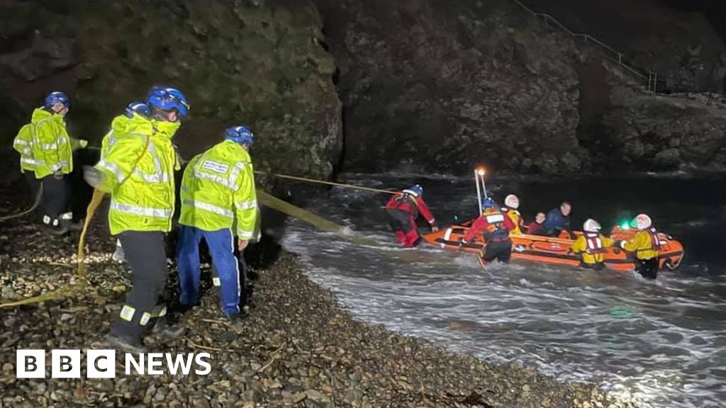 Rescued Martin's Haven divers 'extremely lucky' to be alive - BBC News
