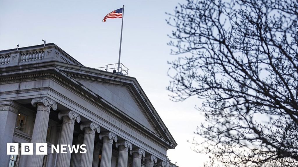 Fitch downgrades US credit rating from AAA to AA+ – BBC
