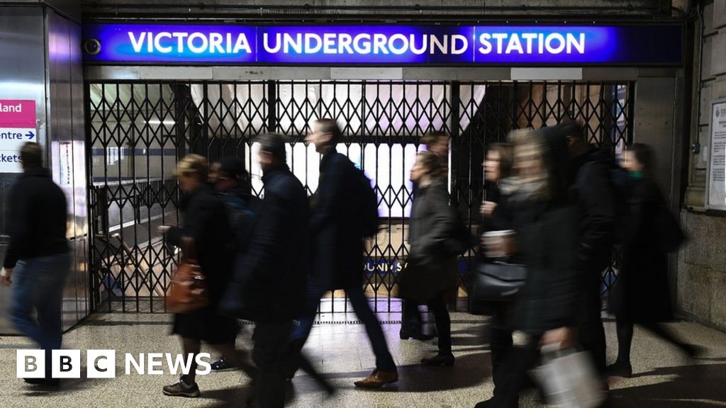 London Underground: Victoria Line staff to strike thumbnail