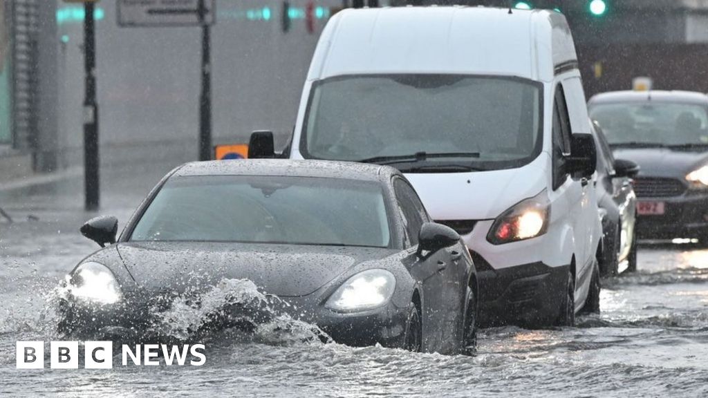 Flooded London hospitals ask patients to stay away - BBC News