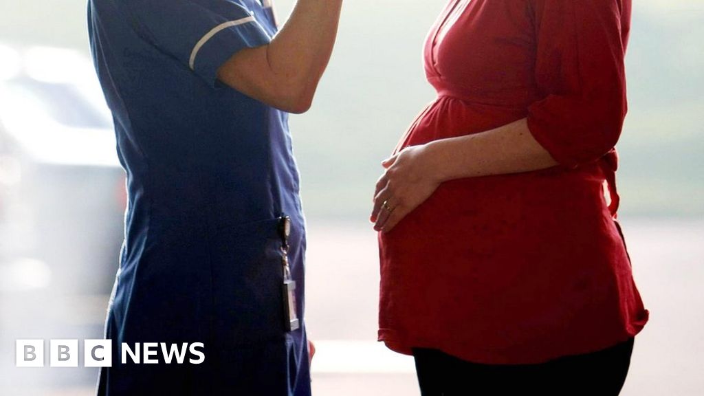 Midwife and pregnant woman