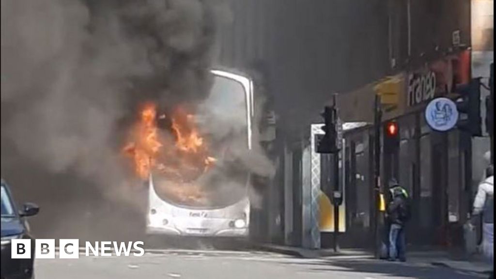 One hurt in Glasgow city centre bus fire