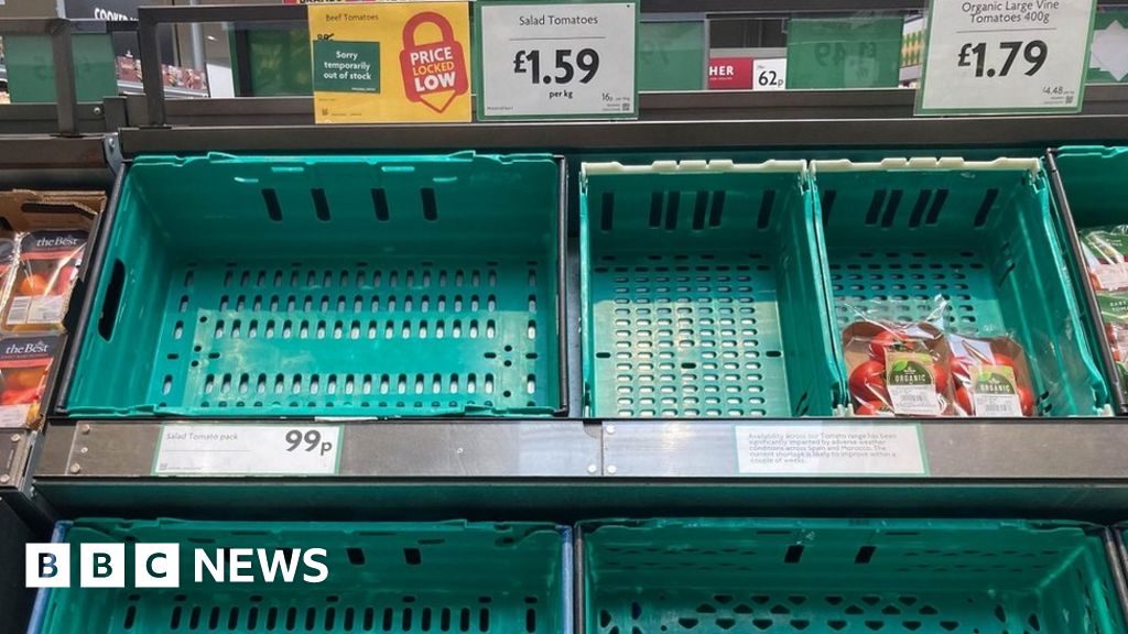 تواجه محلات السوبر ماركت في المملكة المتحدة نقصًا في الطماطم