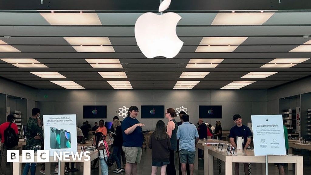 Unionised US Apple Store proposes asking for tips - BBC News