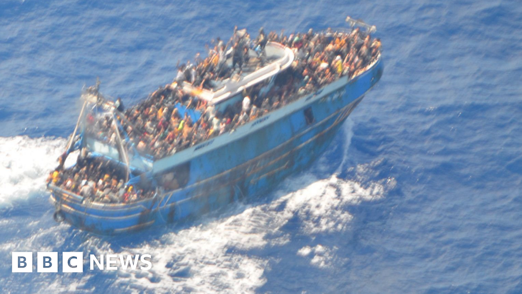 كارثة قارب اليونان: مراقبة السفن تلقي بظلال من الشك على حساب خفر السواحل اليوناني