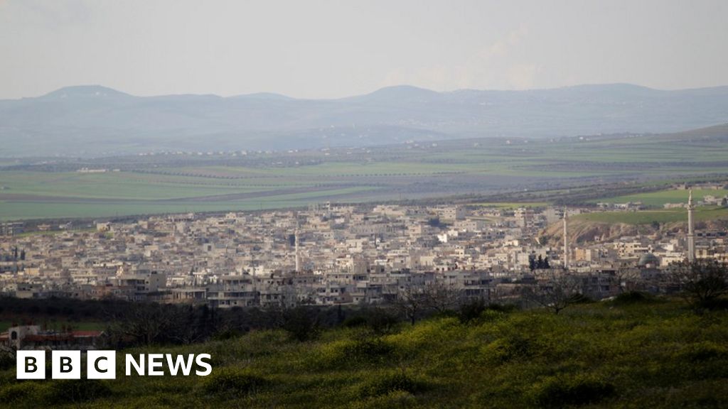 Khan Sheikhoun: Syria rebels pull out of key town after five years