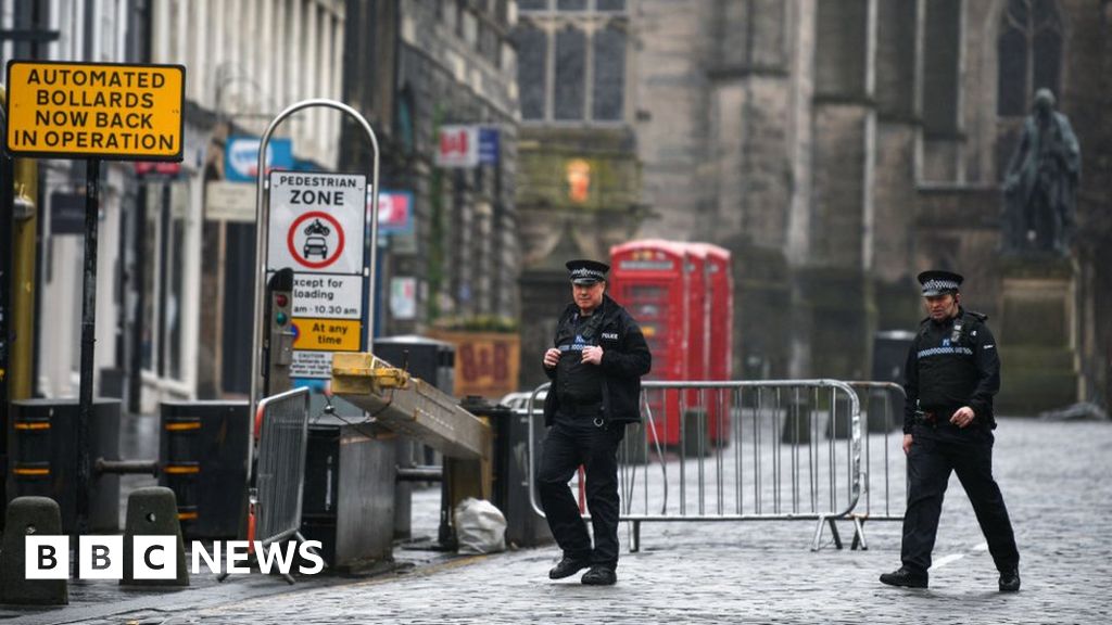 Police to enforce virus lockdown with fines