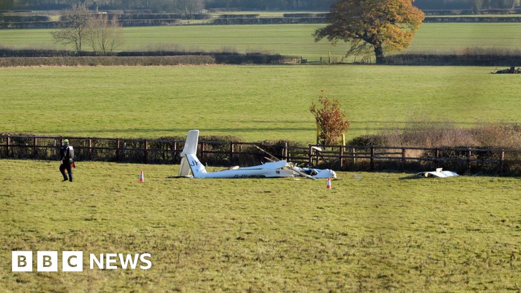 Glider pilot dies in mid-air crash in Leicestershire 