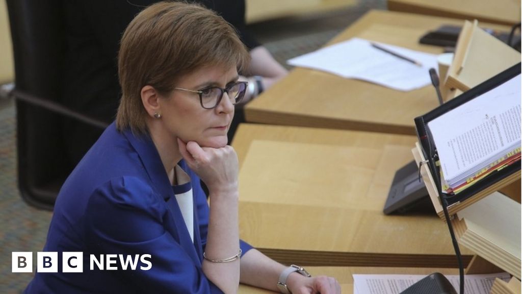 Sturgeon warns Scots not to meet up indoors thumbnail