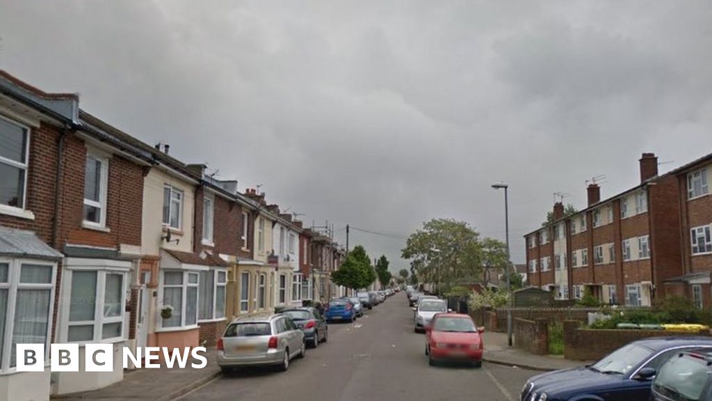 Portsmouth Murder Probe Begins After Man Found On Road Dies - BBC News