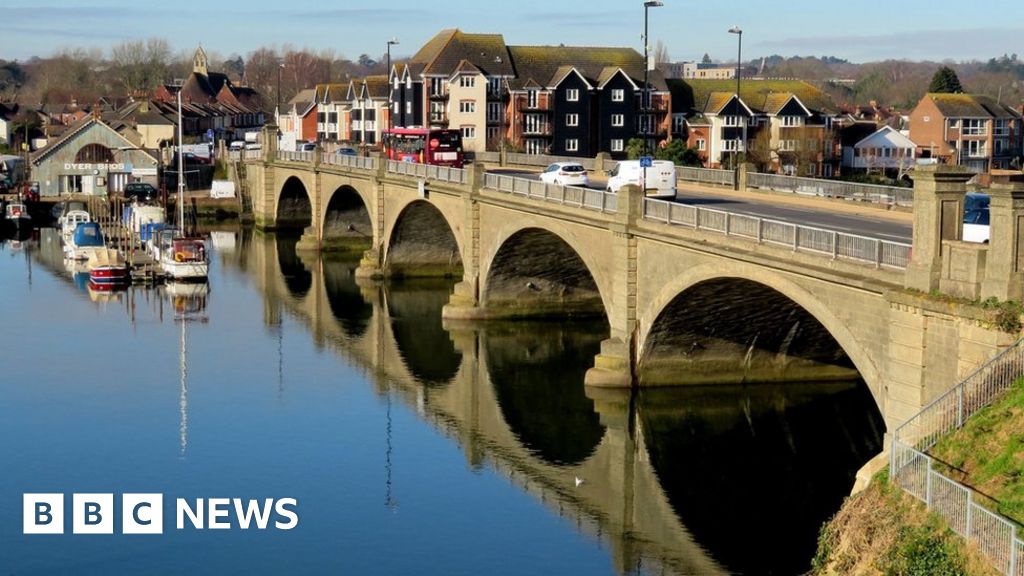 Southampton drivers warned over Cobden Bridge closure - BBC News