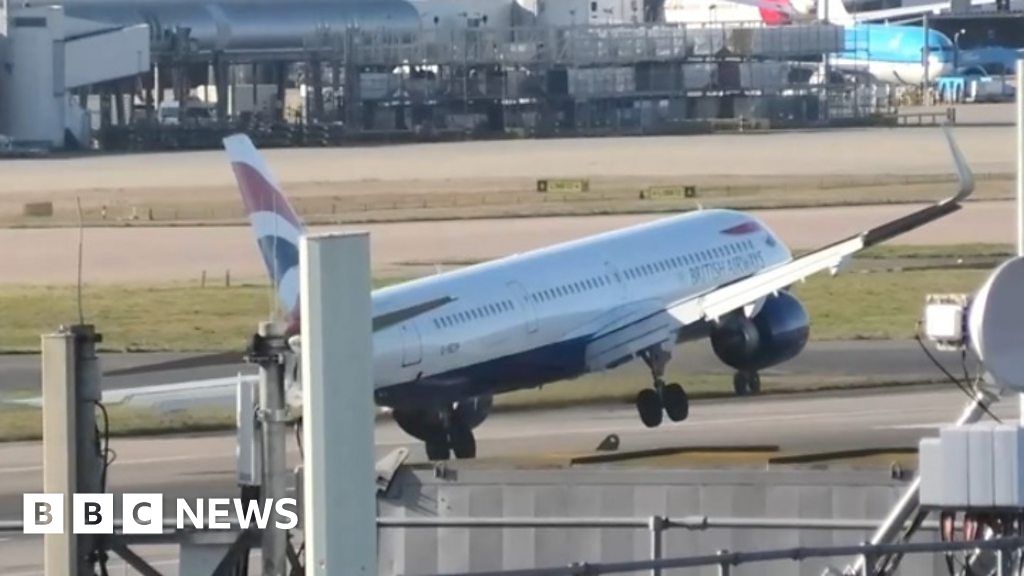 BA plane aborts landing attempt at Heathrow Airport