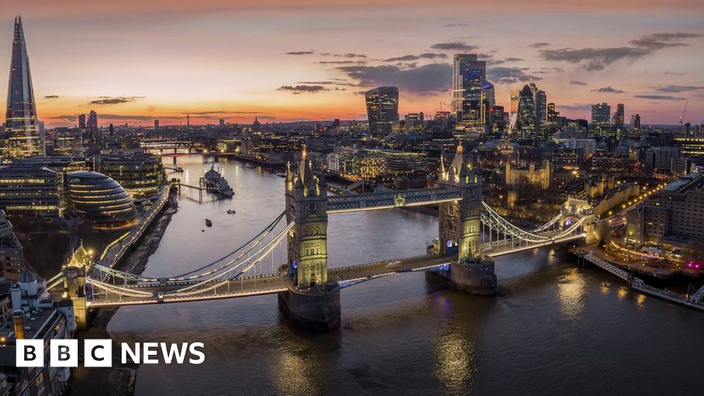 UK fast-tracks law to tackle Russian 'dirty money'