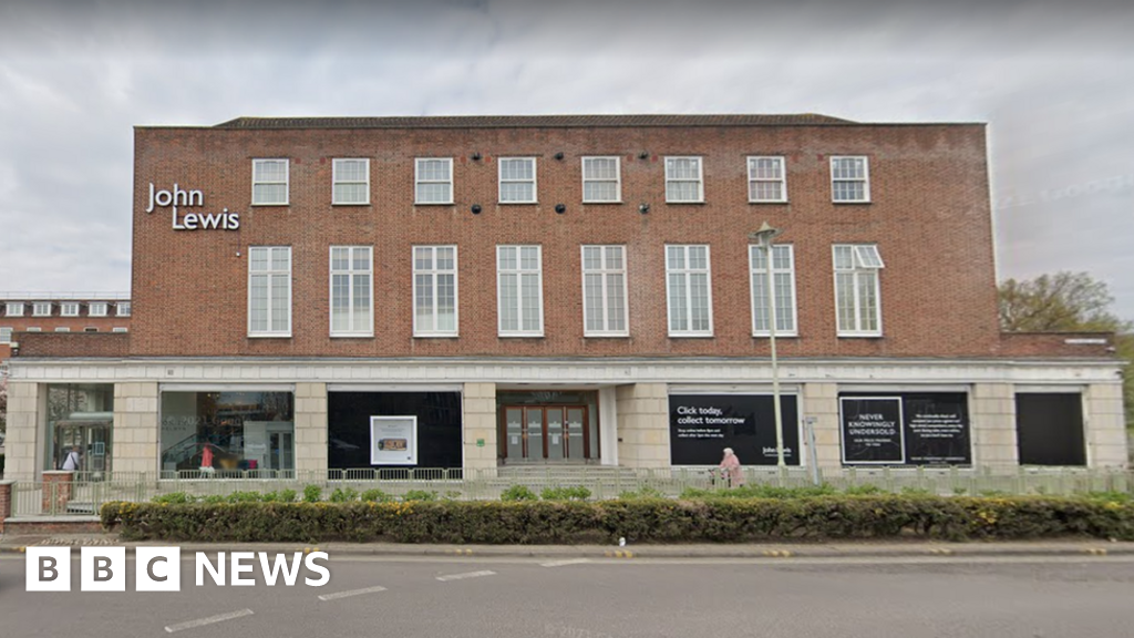 Stolen Knebworth Park vehicle used in John Lewis ramraid BBC News