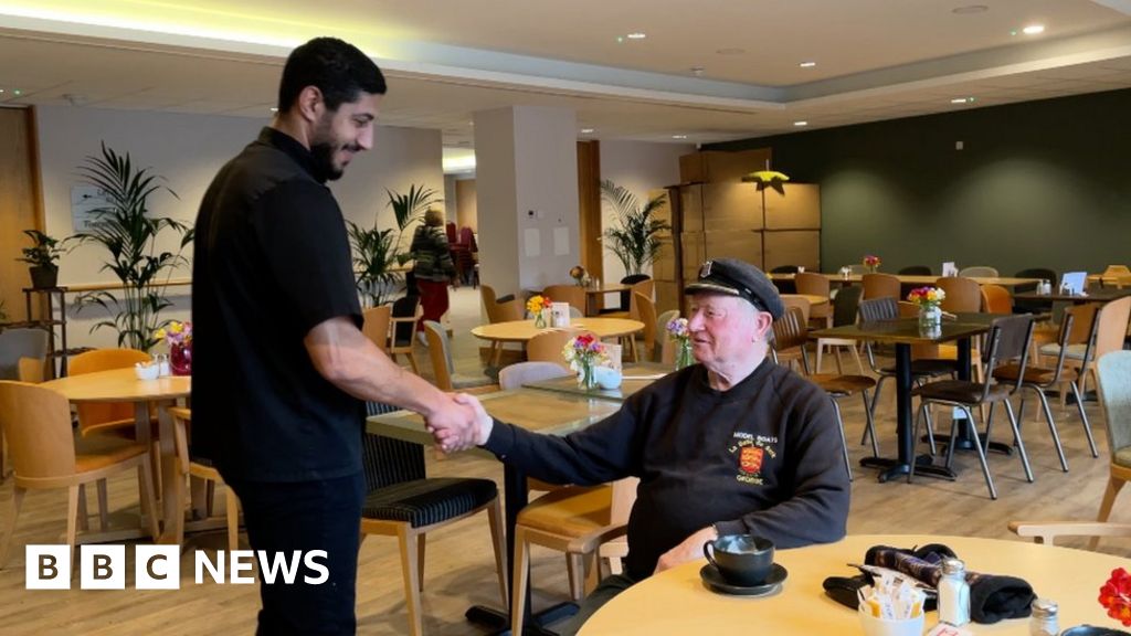 Guernsey cafe staff praised for saving customer's life(02)