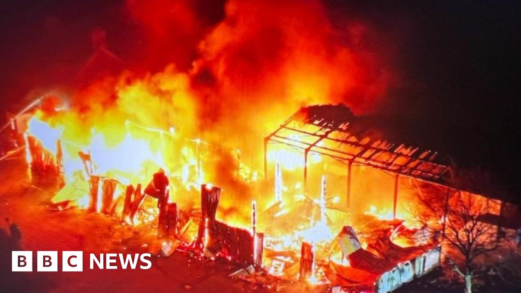 Hurstpierpoint: Intense blaze engulfs car workshop