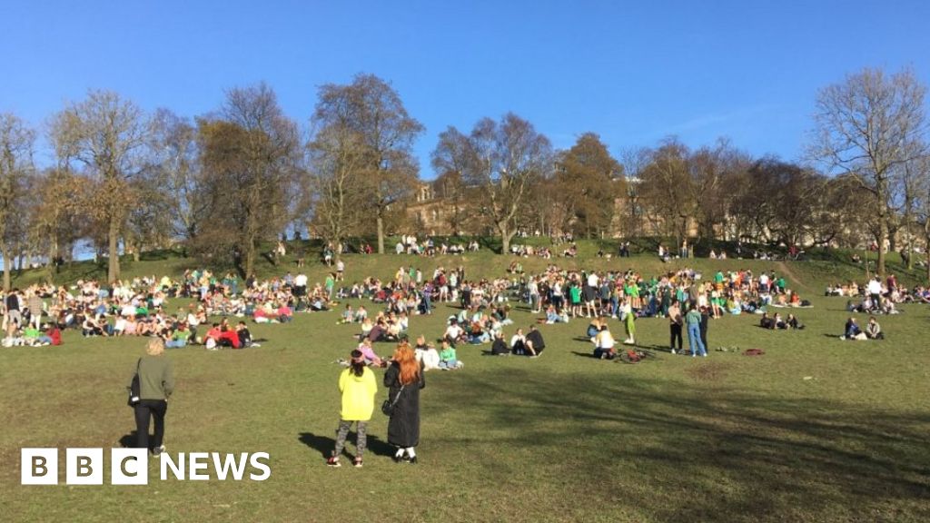 Covid in Scotland Large crowd gathers in Glasgow park