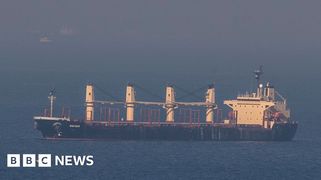 Załoga porzuca statek towarowy zarejestrowany w Wielkiej Brytanii po ataku Houthi u wybrzeży Jemenu