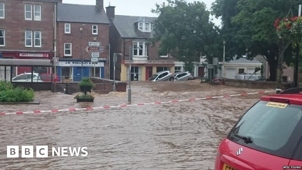 Heavy rain causes flooding around Scotland BBC News