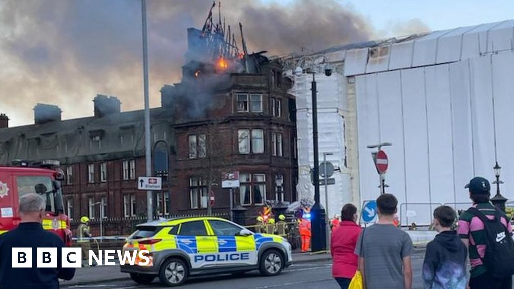 Firefighters called back to derelict Ayr hotel - BBC News