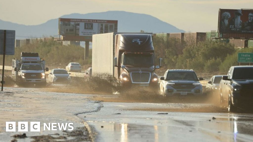 Наводненията от бурята Хилари отрязаха Палм Спрингс в Калифорния