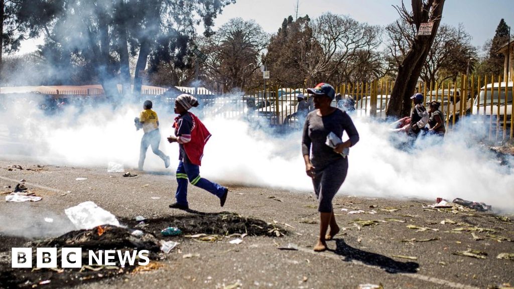 Dozens arrested in South Africa as looting rocks Johannesburg BBC News