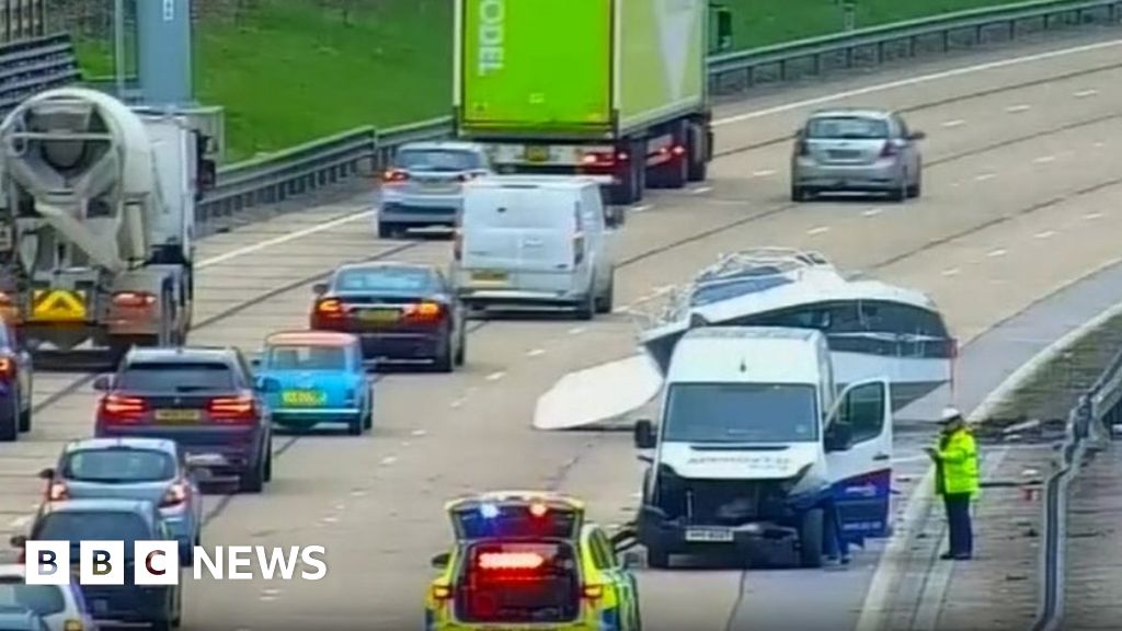 M27 westbound reopened after boat involved in crash