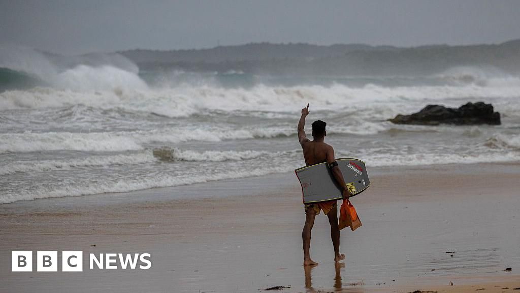 Dangerous seas forecast for US East Coast as Hurricane Erin grows