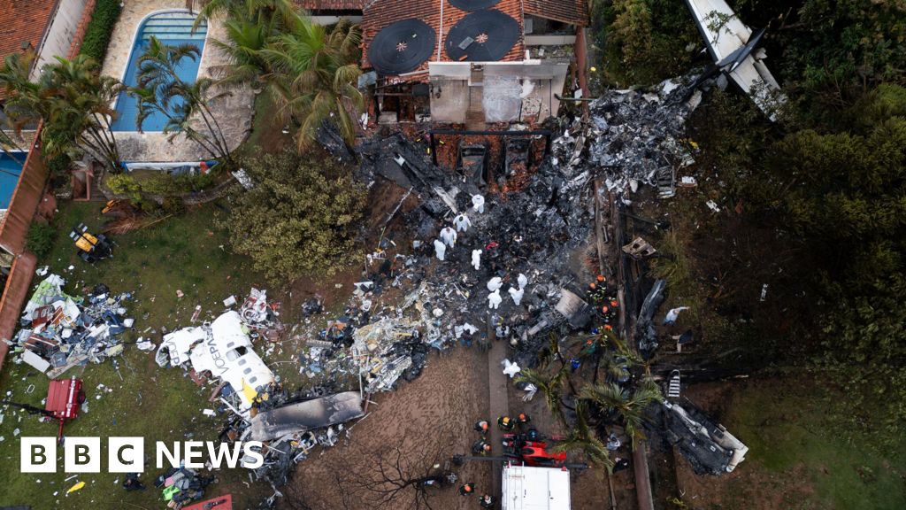 Plane crash in Brazil: 62 bodies recovered from the crash site