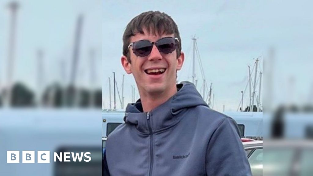 Briton who fought in Ukraine jailed for 13 years by Russia  www.bbc.com