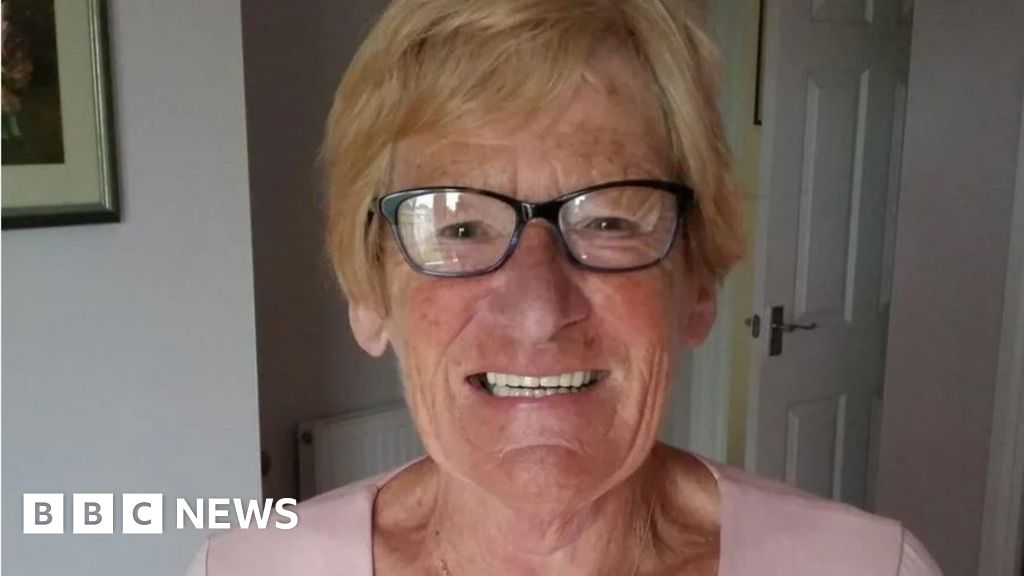 Husband with dementia who killed wife to remain in hospital - BBC News