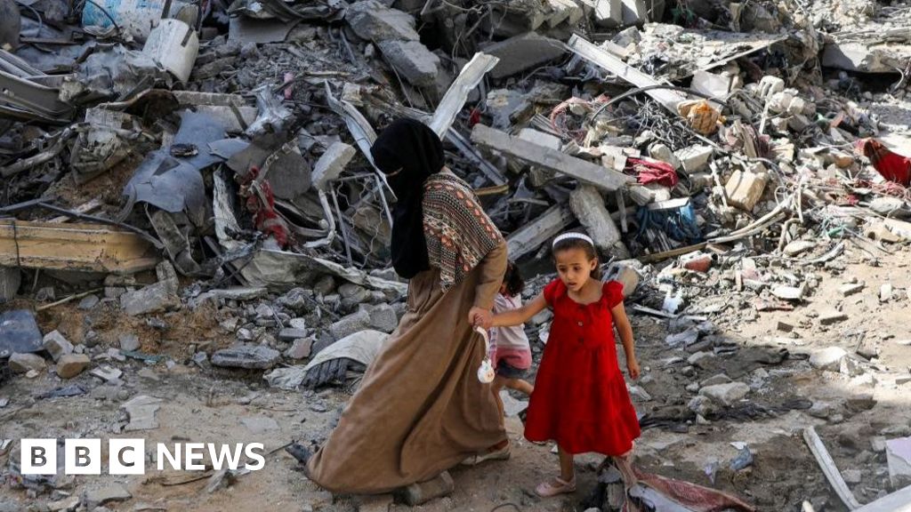 Как заложническата атака в Газа завърши с удара на Израел по претъпканите улици