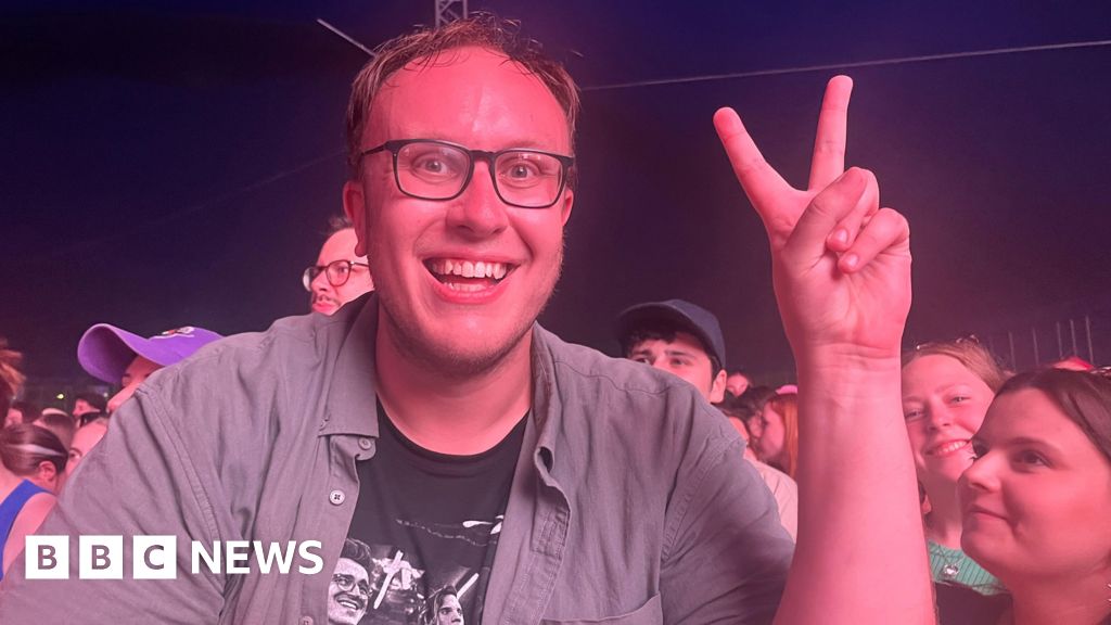 McFly fans are at the dawn on the first day of the festival McFly fans are at the dawn on the first day of the festival