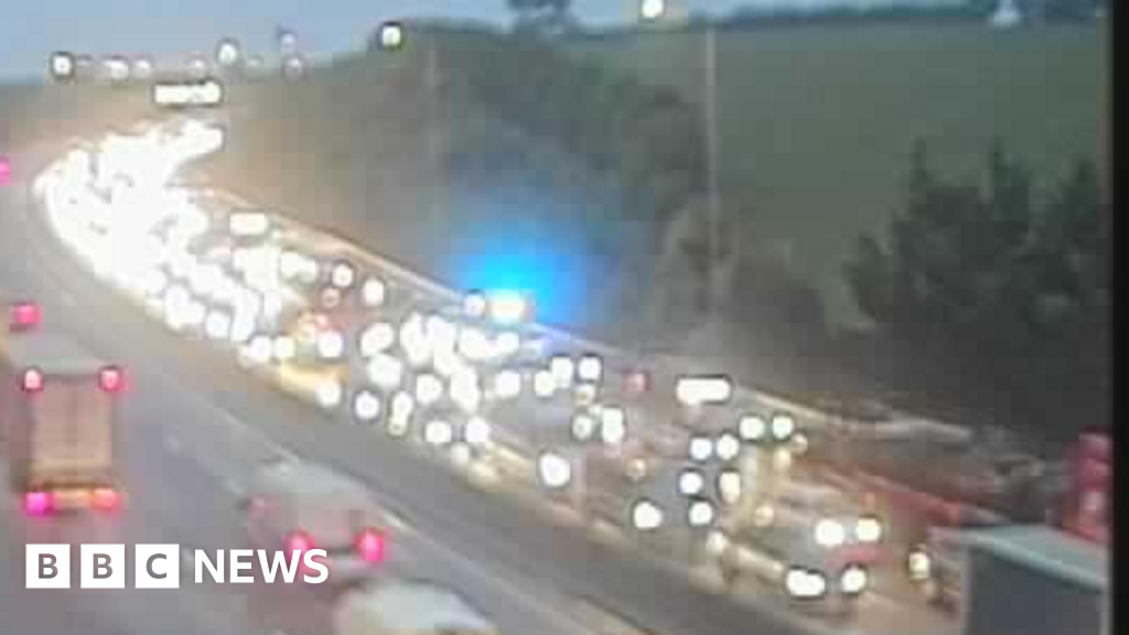 M25 Anti-Clockwise Closed in Hertfordshire After Multi-Vehicle Crash Causes Miles of Congestion