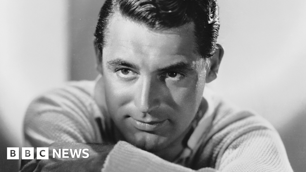 Blue plaque in Bristol honours actor Cary Grant in his home city