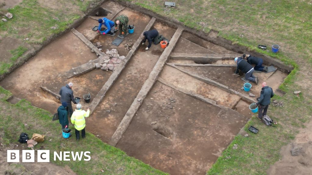 Archaeologists find 'exciting' Northumberland Anglo-Saxon oven 