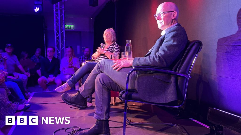 Pro-Palestinian protests disrupt FM's Fringe event