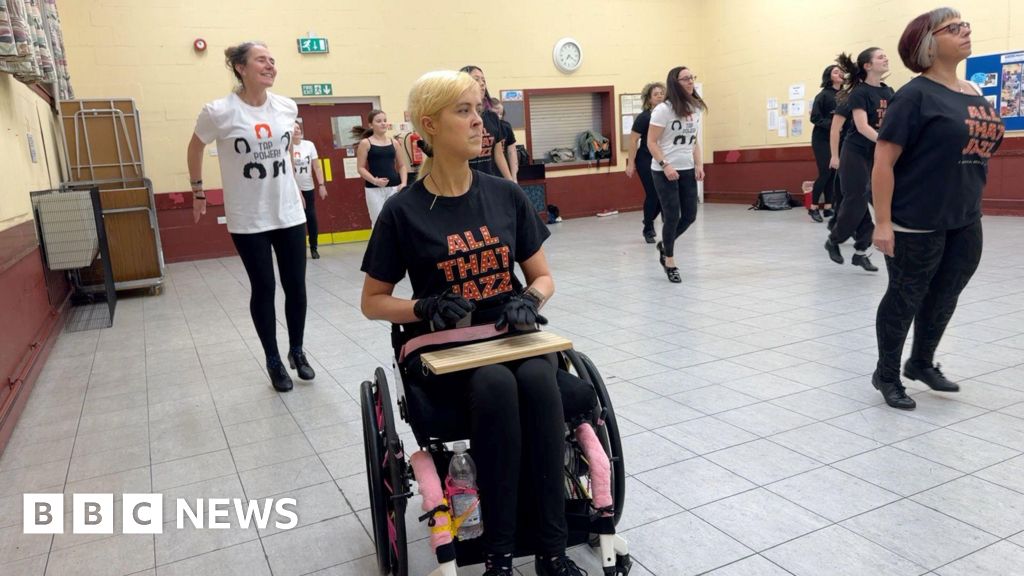 Wheelchair dancer returns to class after life-changing injury