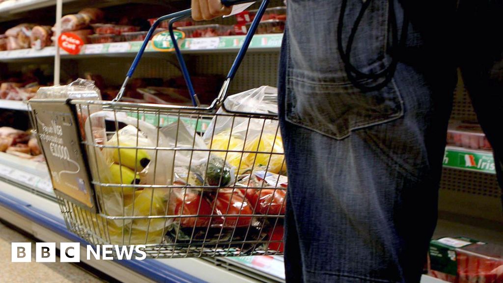 Ministers dismiss calls to remove tax from food