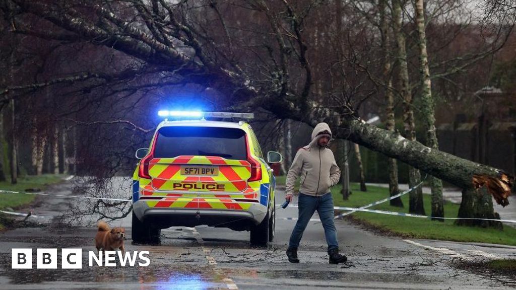 How to stay safe in Storm Éowyn and what to do in a power cut