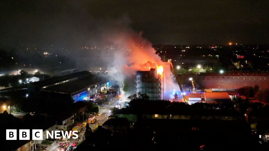 Drone footage captures fire engulfing Dagenham flats