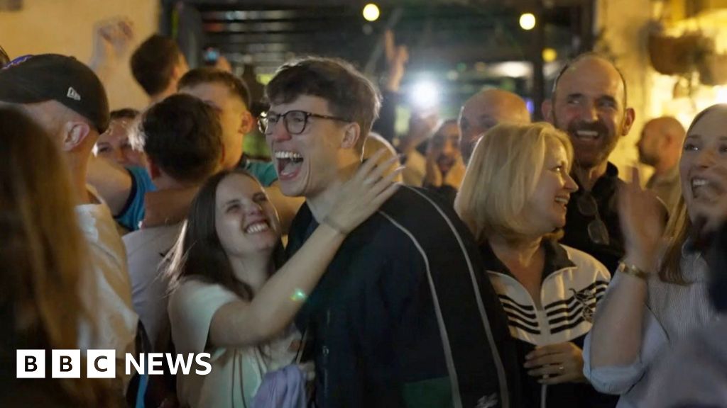 Tottenham Hotspur: Fans celebrate Europa League win - BBC